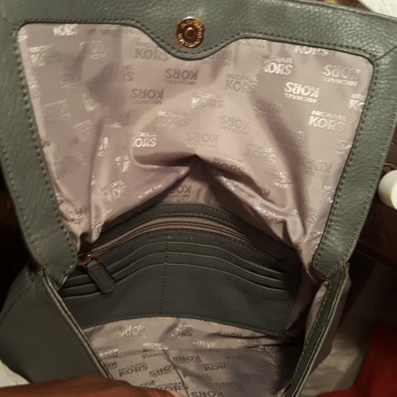 Micheal Kors Sm Clutch - Picture 2 of 4